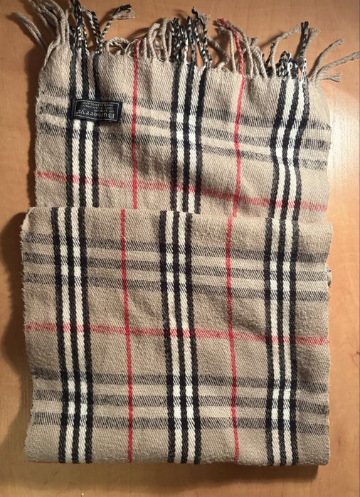 Szalik Burberry.