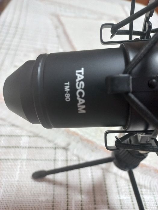 Продам студийный микрофон tascam tm-80 black