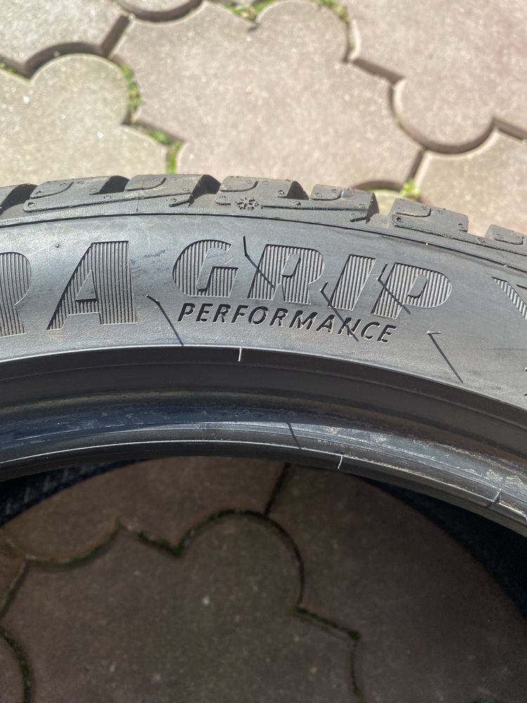 Cztery zimowe Goodyeary 245/40/18 jak nowe