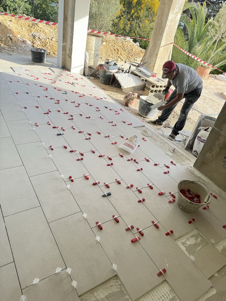 Pedreiros e todos os serviços em construçao e Remodelaçâo , pinturas .