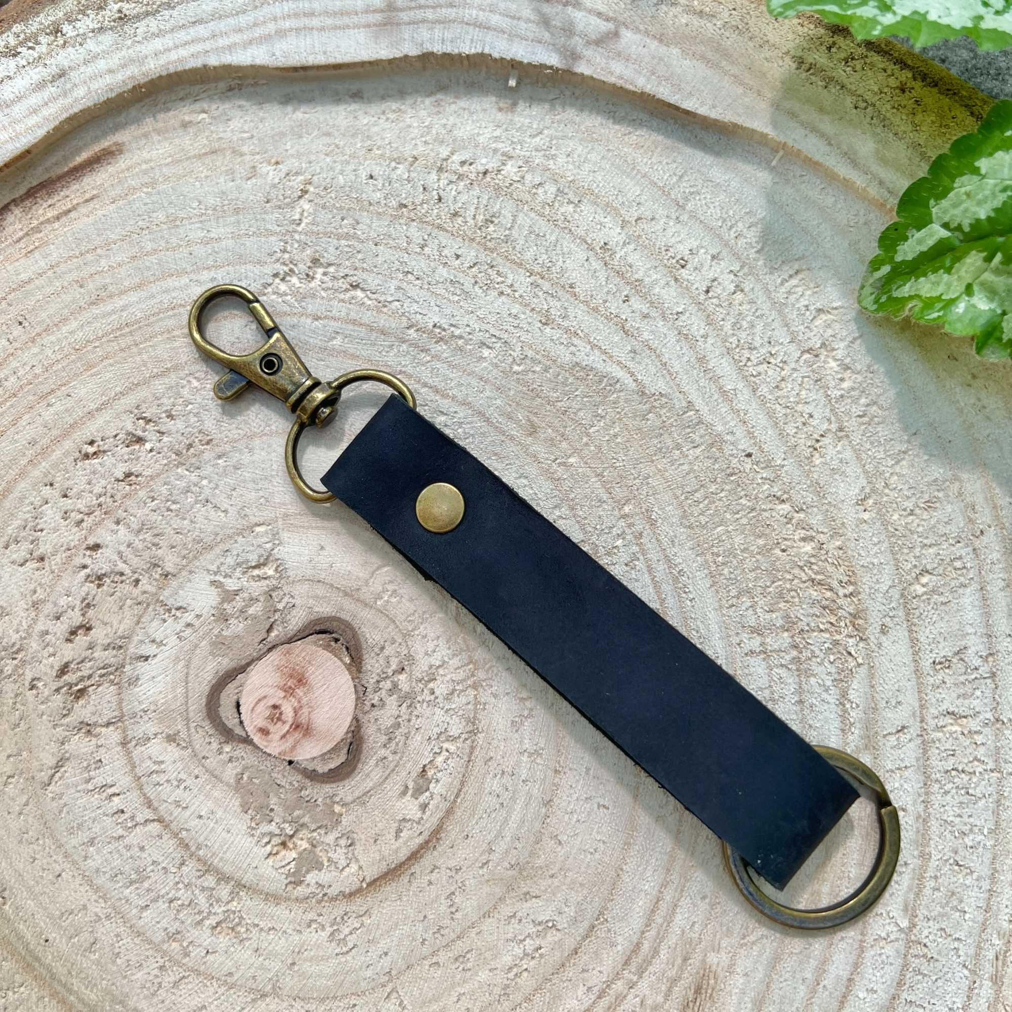 Brelok do kluczy z grawerem skórzany z imieniem handmade