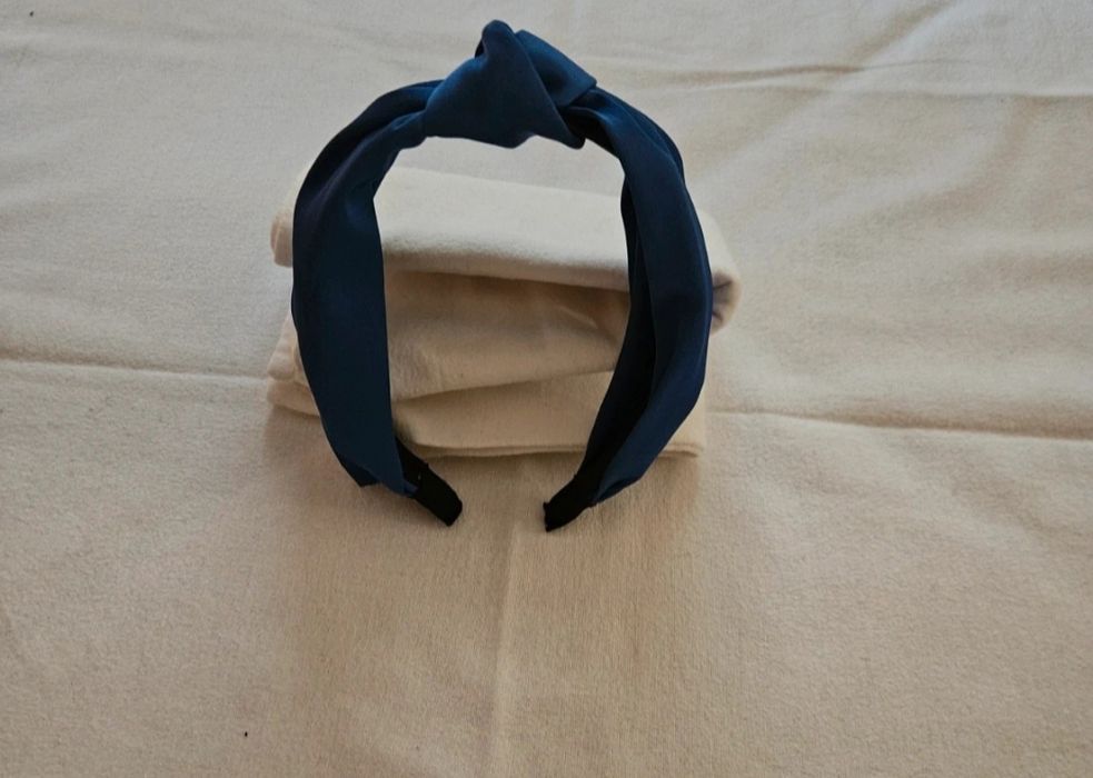 Piękna granatowa opaska