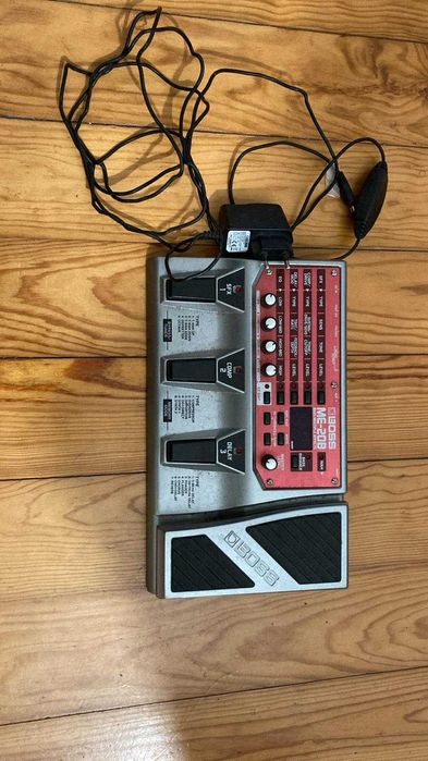 Boss ME-20B – Pedaleira Multi-Efeitos p/ Baixo + Transformador