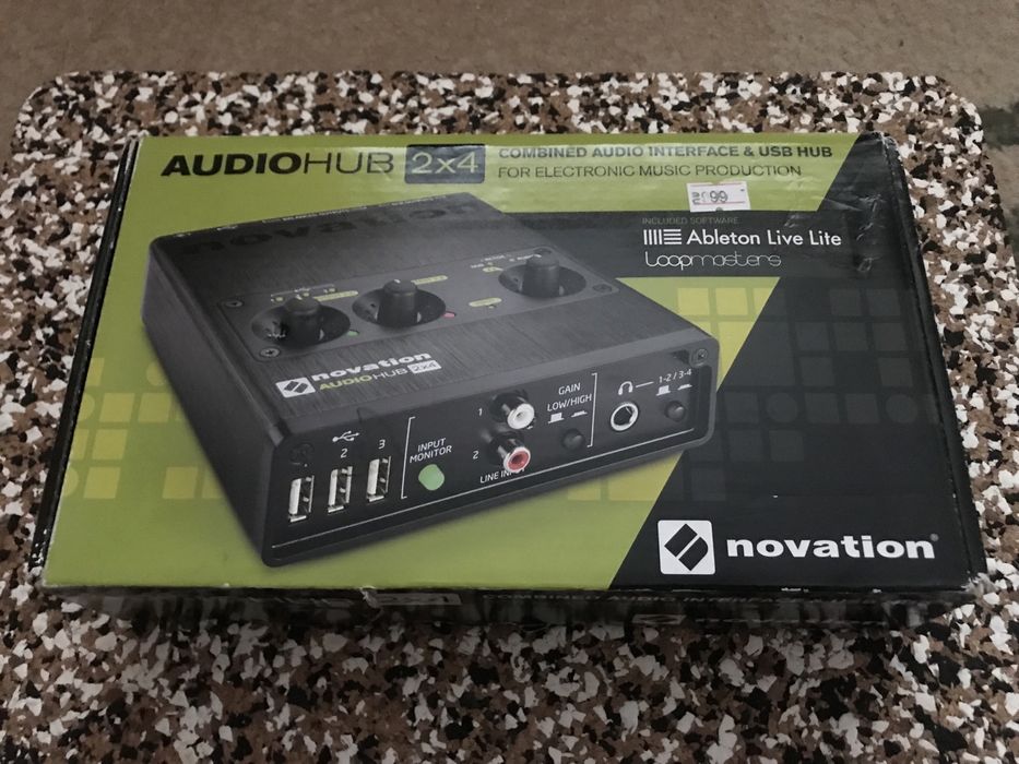 Звуковая карта, аудиоинтерфейс Novation Audiohub