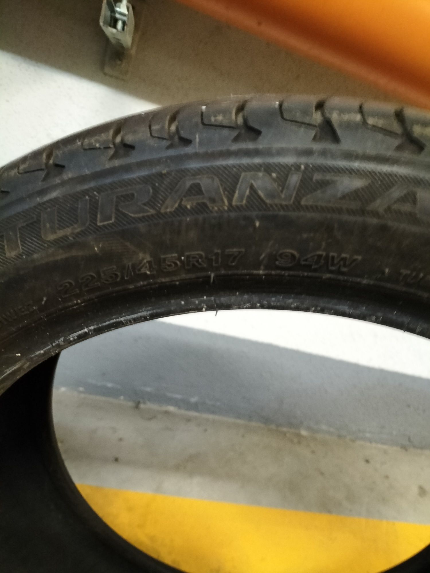 Opony letnie Bridgestone 225/45R17