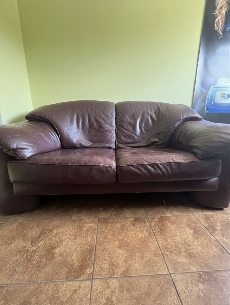 Ciamna Skórzana Sofa