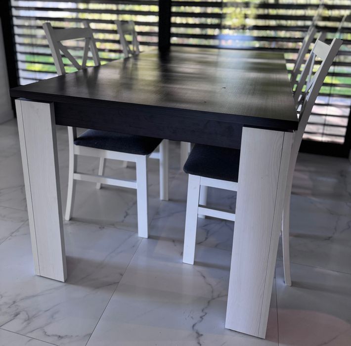 Stół do salonu/ jadalni + 4 krzesła