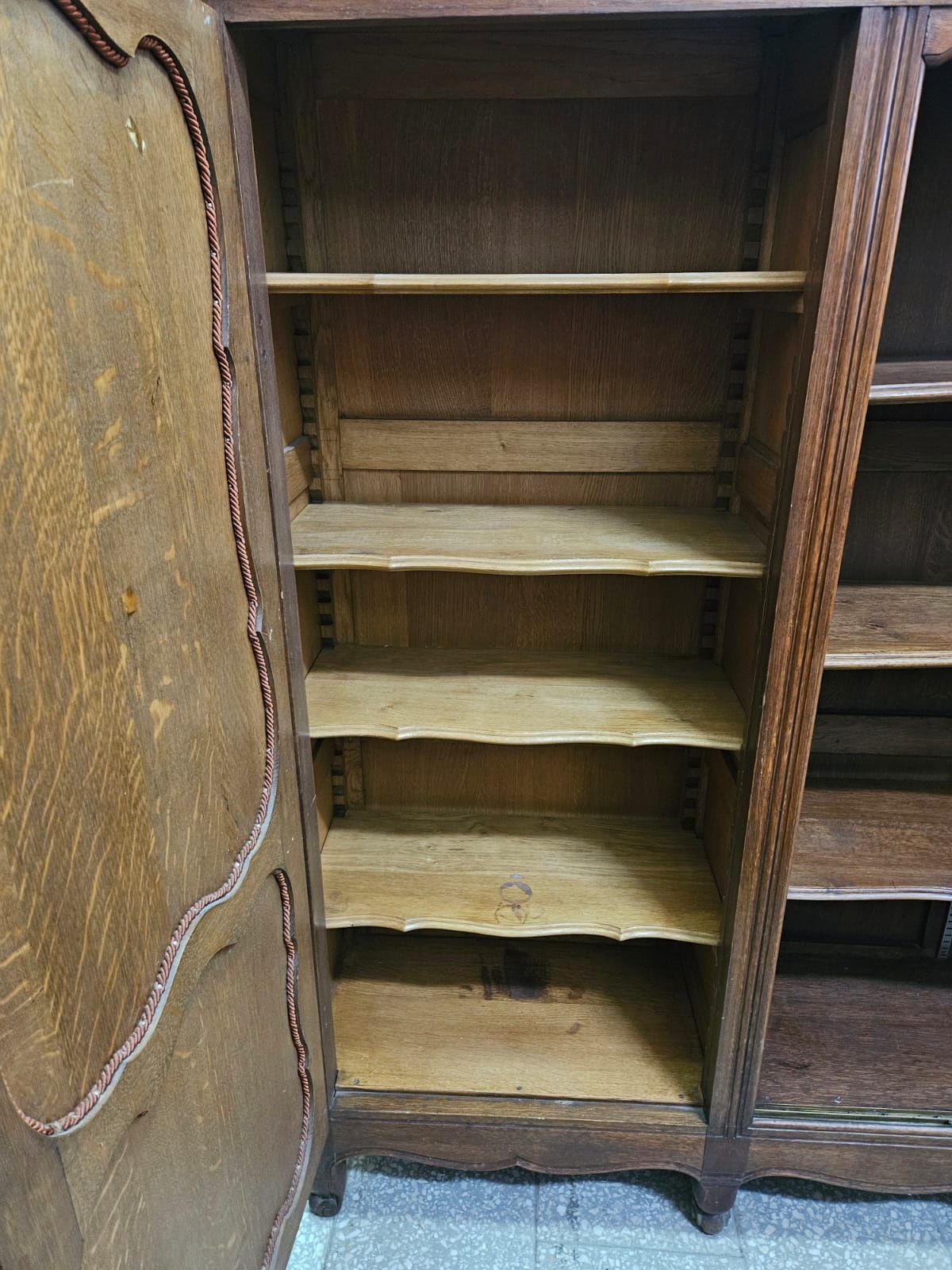 Duża francuska biblioteczka Ludwikowska