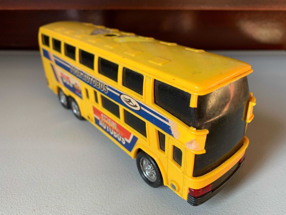 Brinquedo Autocarro