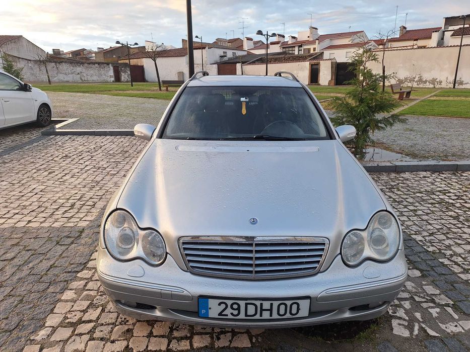 Mercedes Benz C220 CDI AUTOMÁTICA. ano 2004