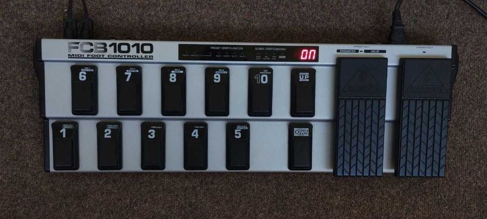 MIDI-футконтролер Behringer FCB1010