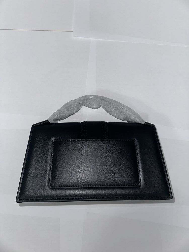 Czarna torebka Jacquemus