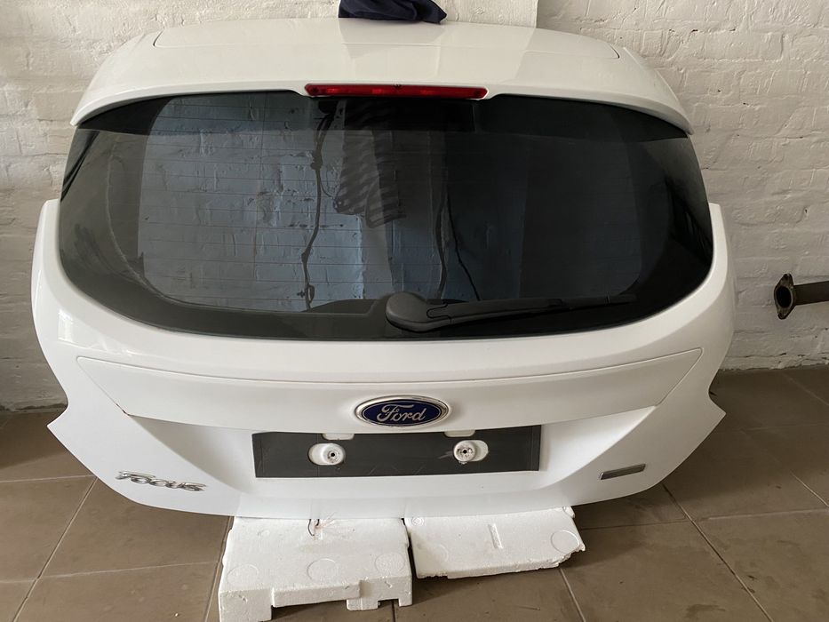 продам на Фокус 3 багажник рест та дорест