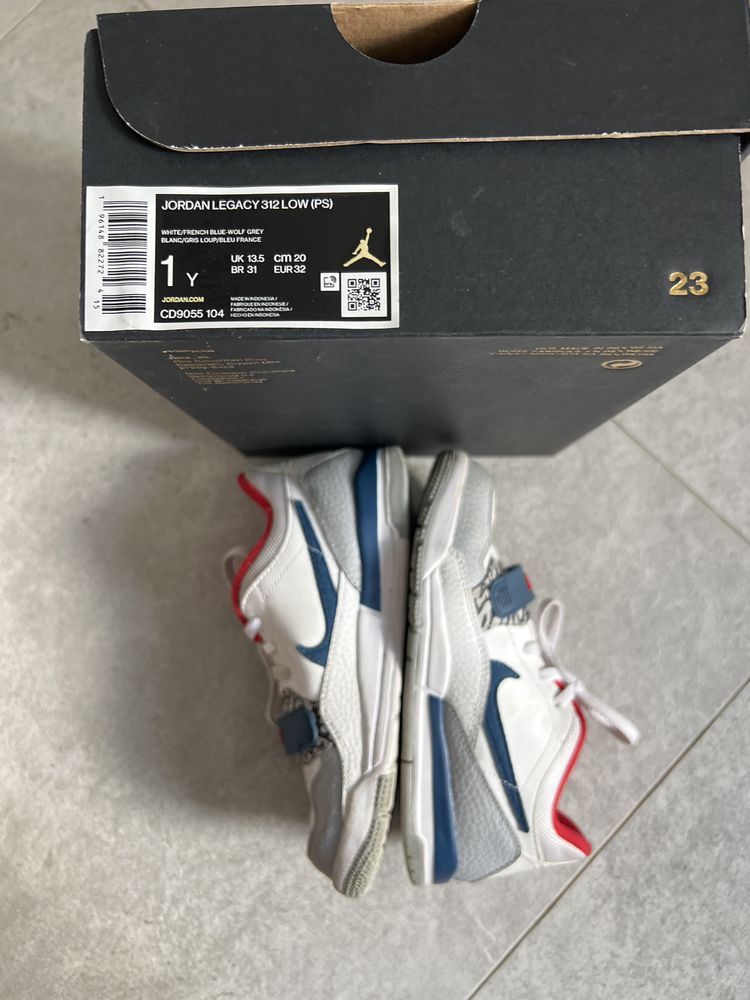 Взуття дитяче кросівки Nike Jordan