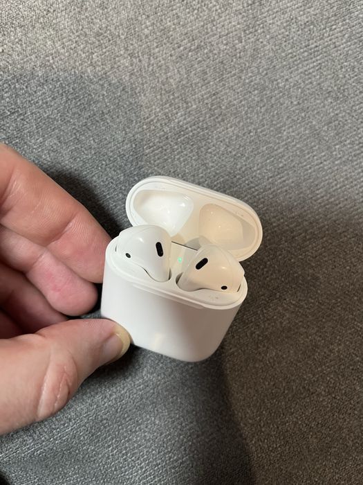 Продам Apple Airpods 2