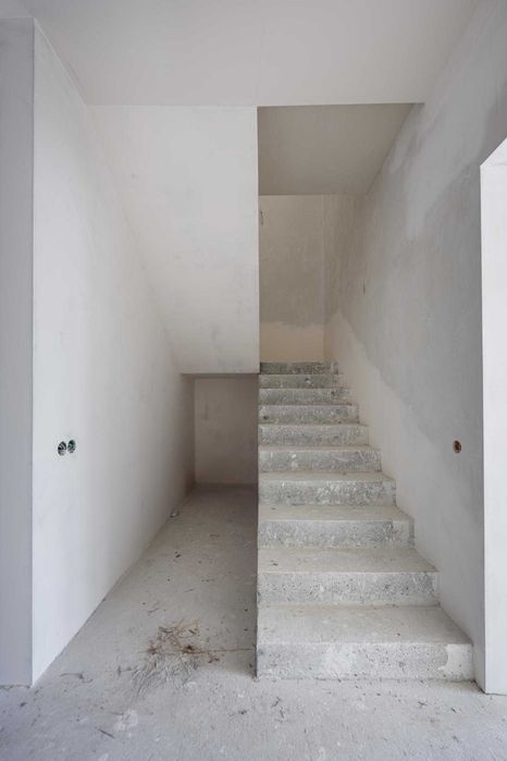 Продаж котеджу з розпочатим ремонтом в Рудне