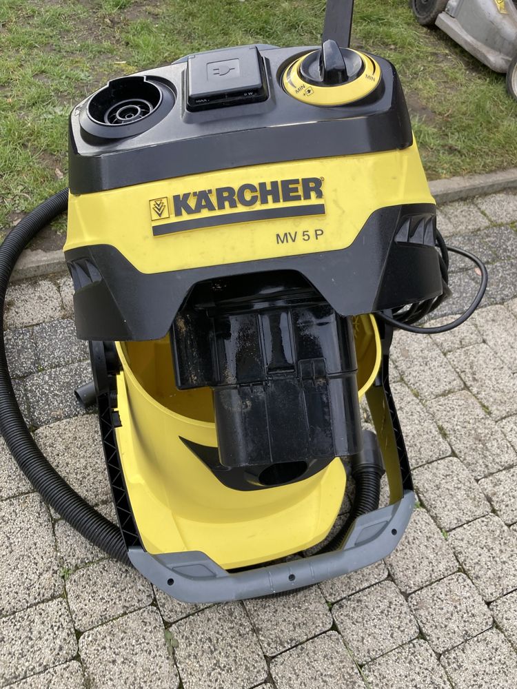 Odkurzacz Karcher MV5 P z gniazdem i otrzasaczem