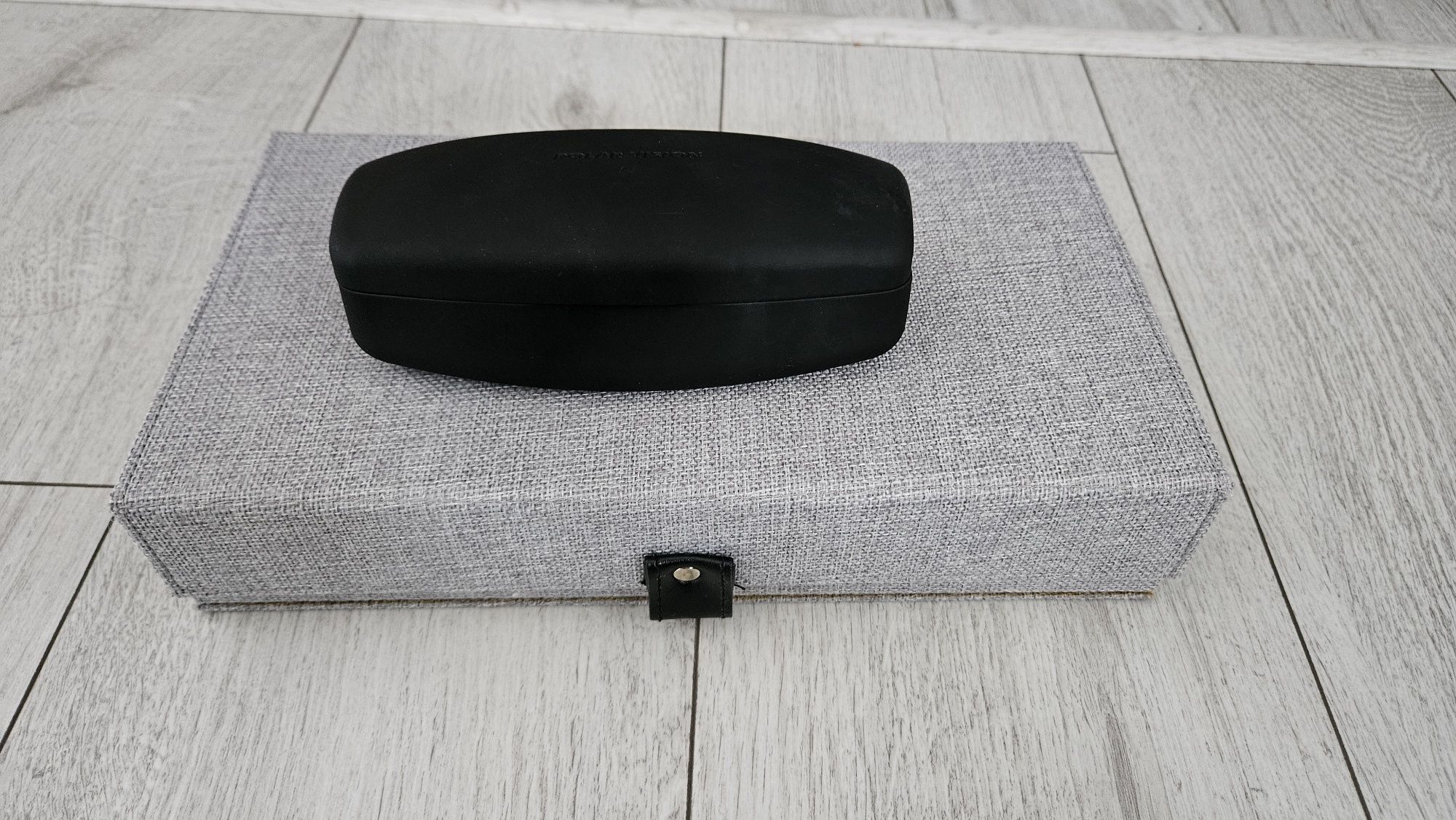 2x Okulary przeciwsłoneczne + szkatułka na okulary + etui