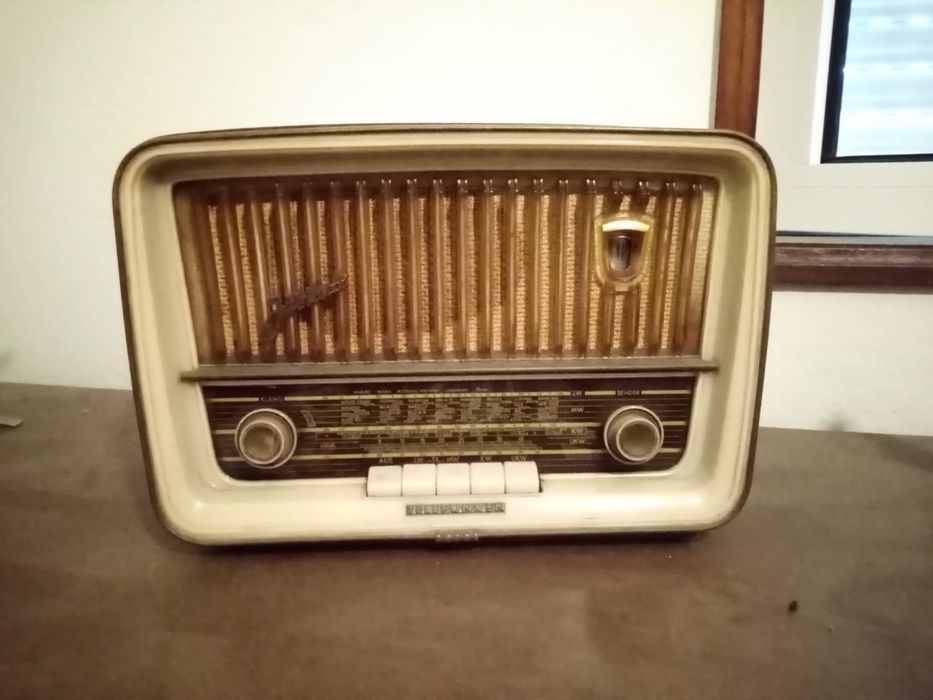 Rádio TELEFUNKIEN a válvulas - Modelo JUBILATE