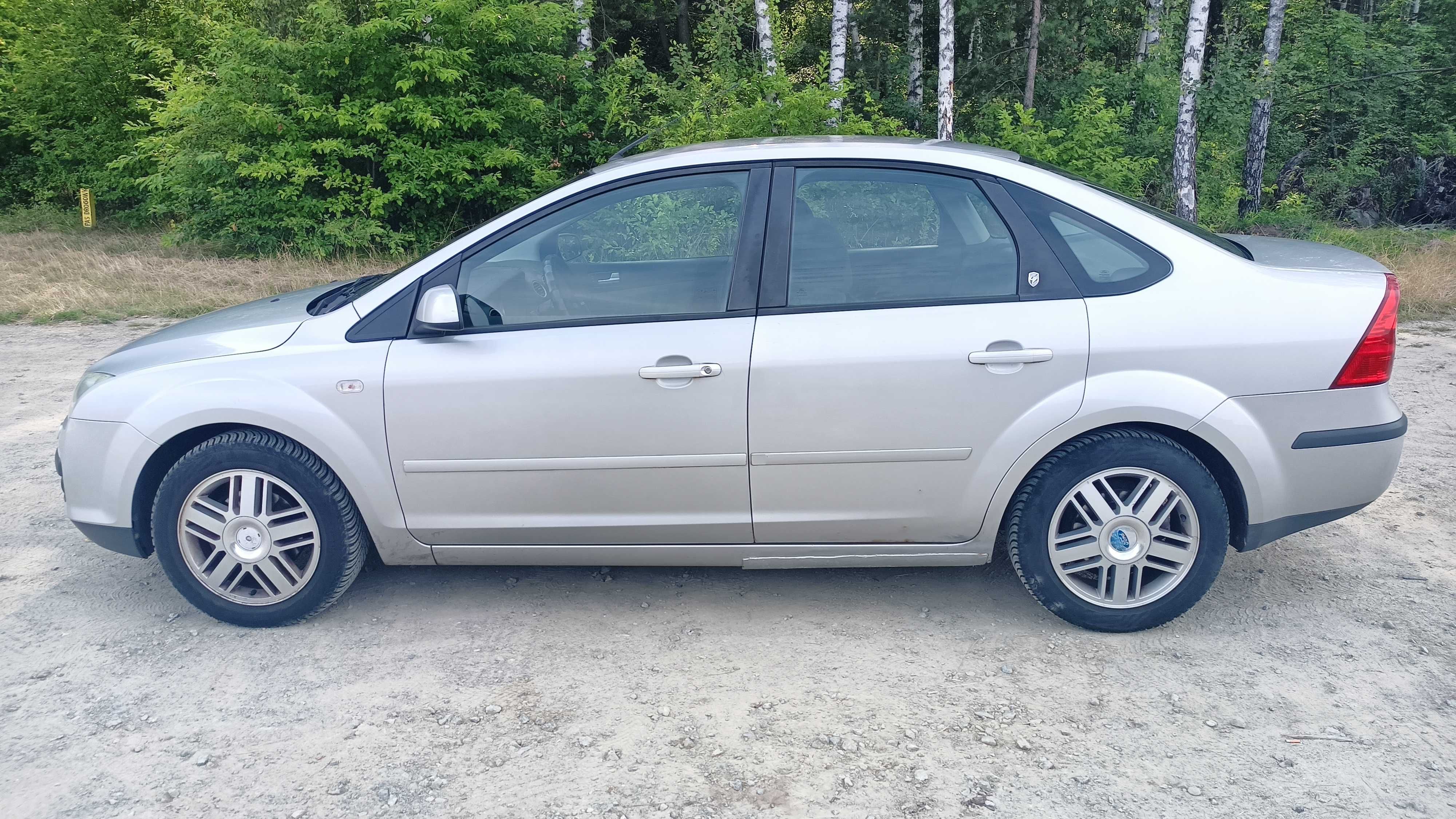 Ford Focus mk2 sedan 1.6 Ti-VCT 115KM wersja GHIA