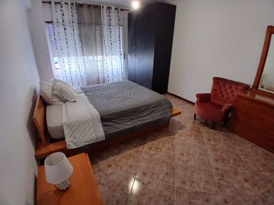Arrendo quarto em rio de mouro para casal