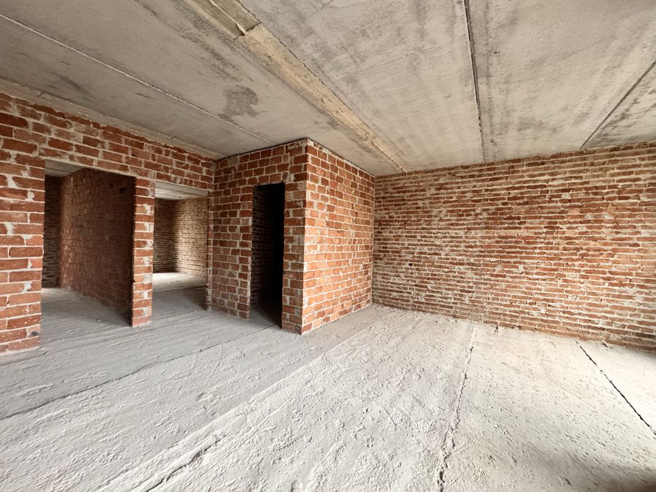 Продаж 3 кім.сирої квартири