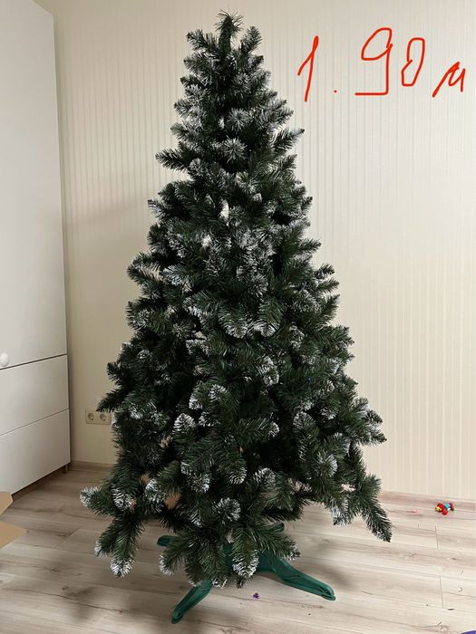 Ялинка штучна з білими кінчиками