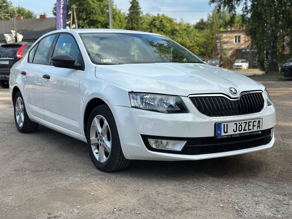 Skoda Octavia Salon PL, przegląd i OC na rok, niski przebieg