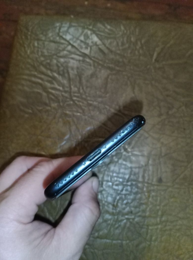 Продам iPhone 7 на запчастини