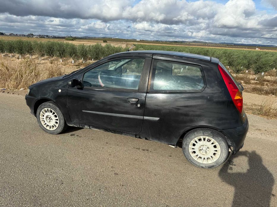 Fiat Punto 1.0 Gasolina Ano 2000 – 550€ negociáveis