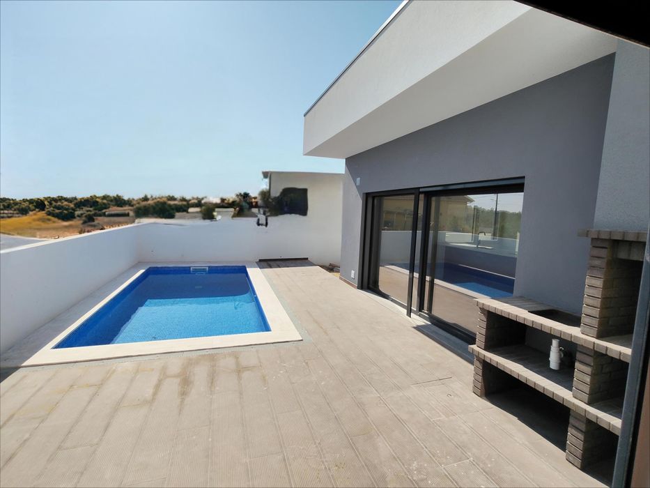 Moradia Isolada olada Térrea T3+1 com Piscina pronta a escriturar