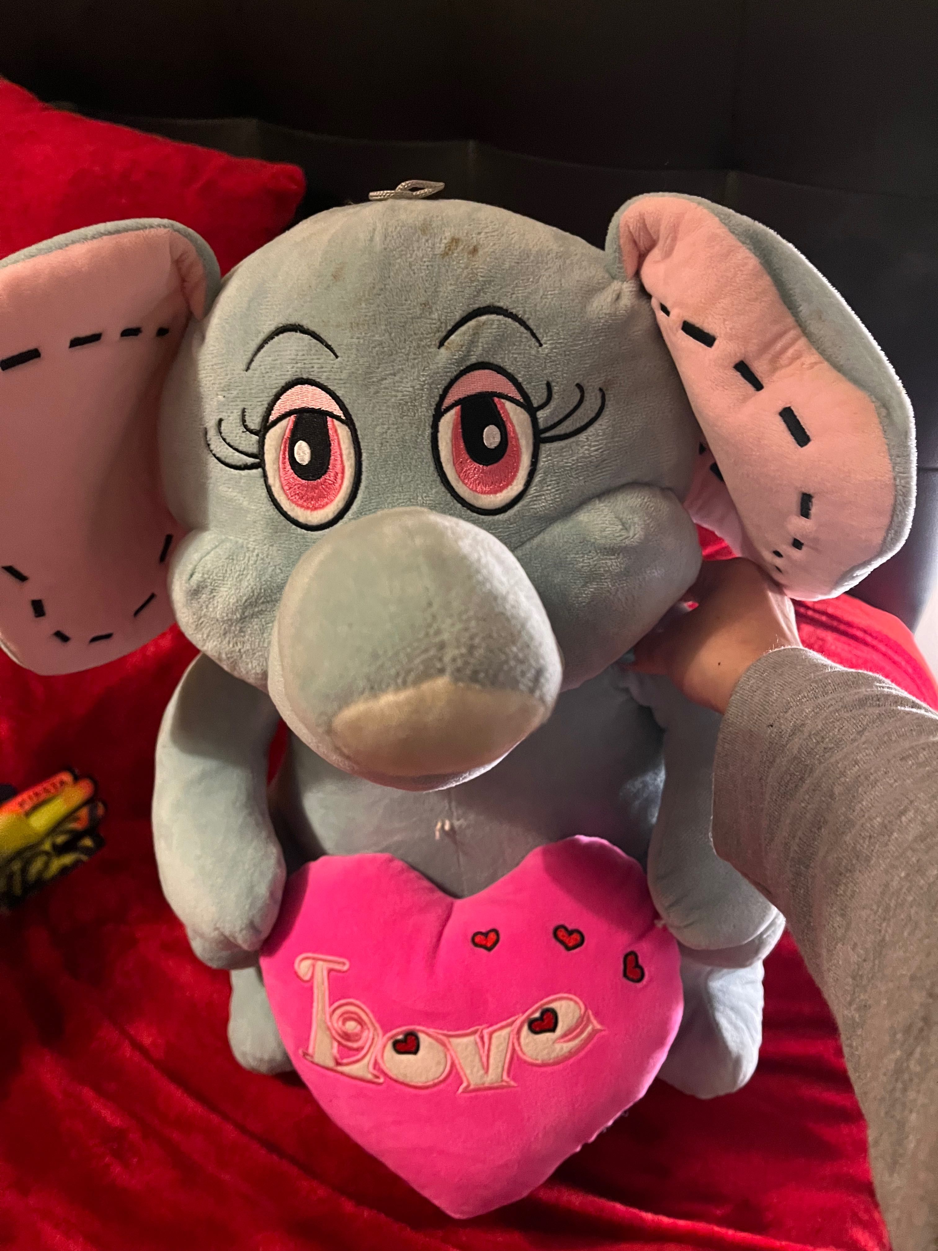 Elefante peluche médio