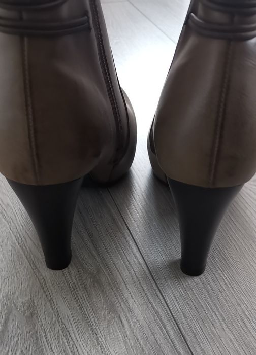 Botki beżowa na obcasie