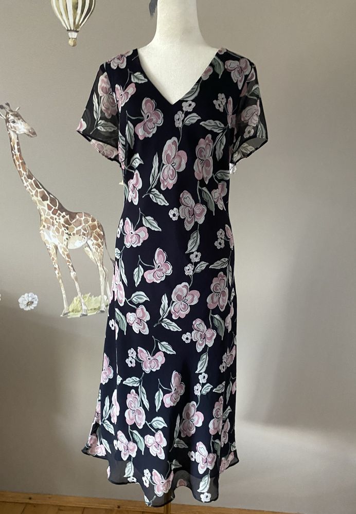Elegancka sukienka plus size midi wygodna elastyczna