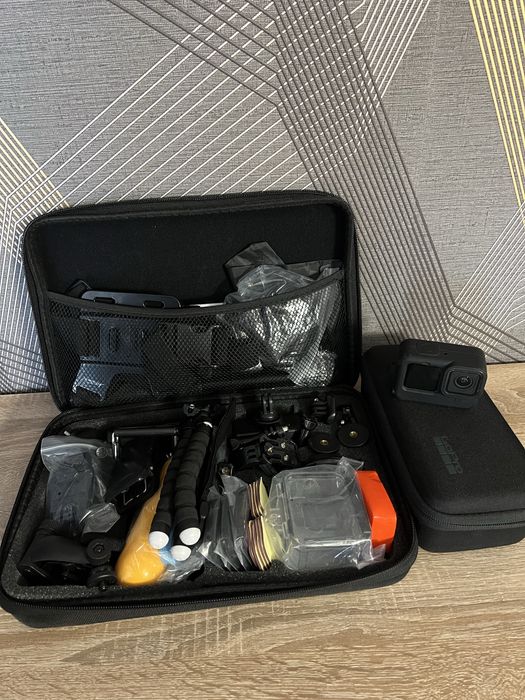 GoPro Hero 9 з набором кріплень.