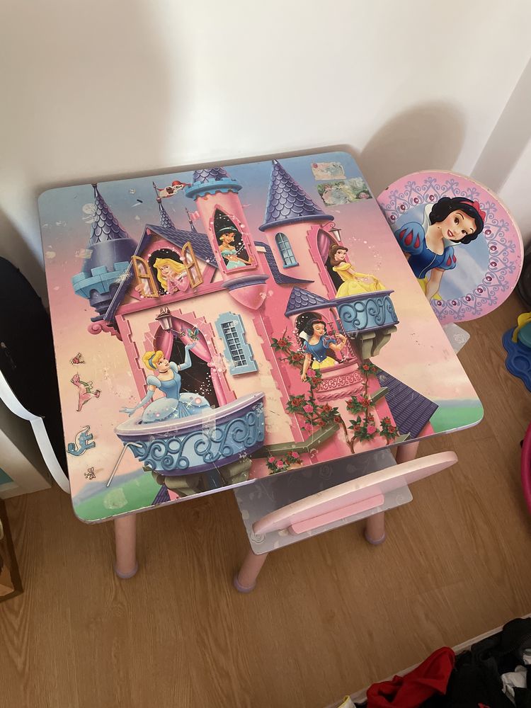 Mesa da Cinderella e branca de neve