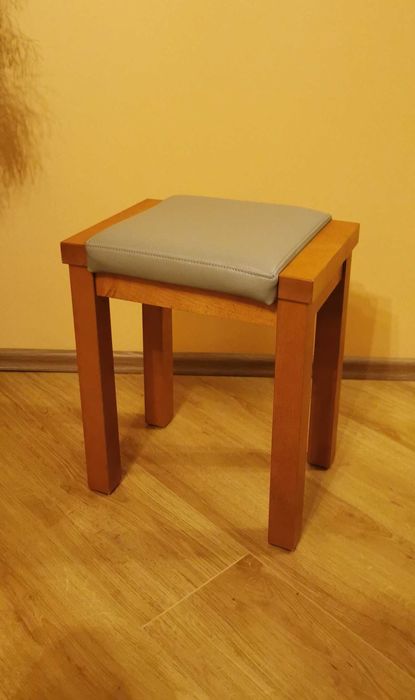 Stołek kuchenny ze skóry drewno Taboret Drewniany Stan idealny