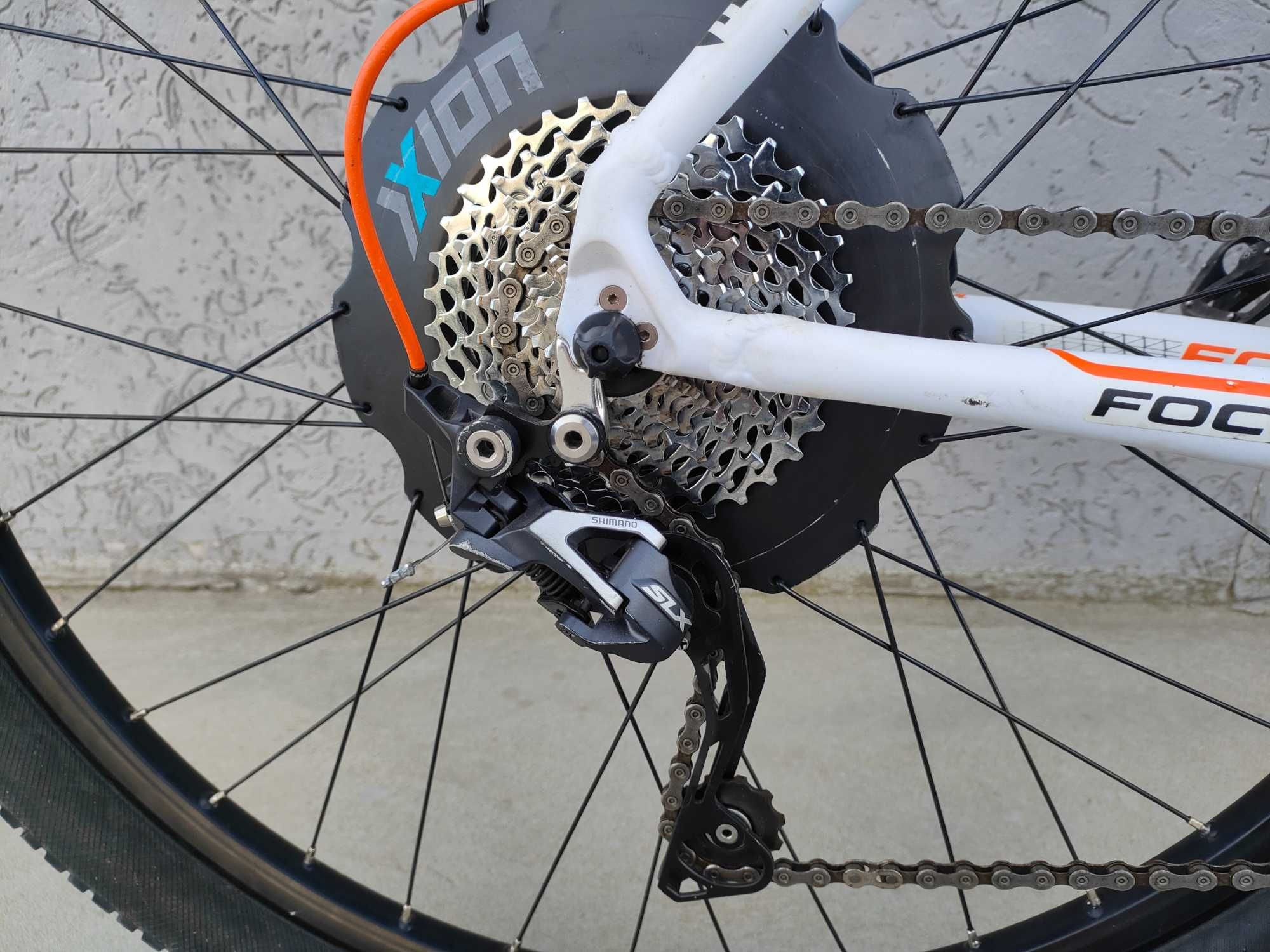 Електровелосипед найнер Focus Jarifa 29R, курок газу, RockShox