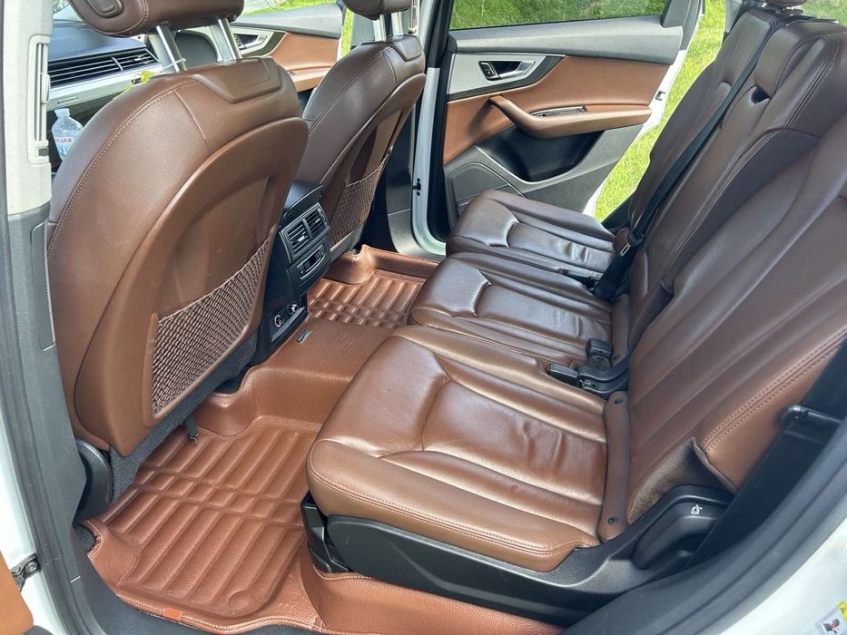 Audi  Q7  2.0 бензин  2019 року