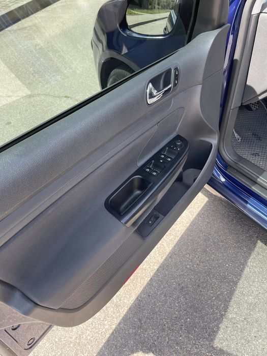 Volkswagen Golf V 1.6 mpi