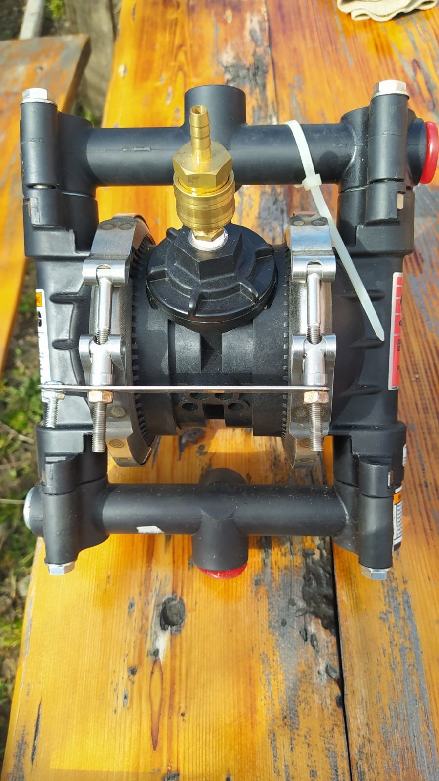 Продам мембранные насосы Husky 716