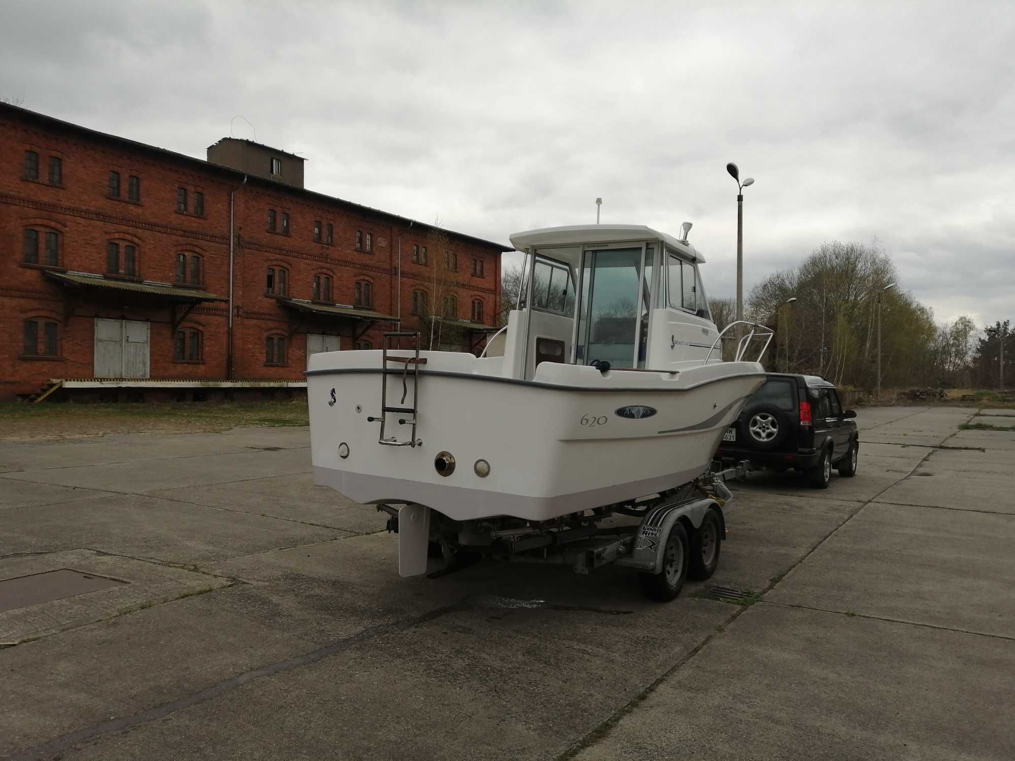 Lodz motorowa Beneteau Antares 620