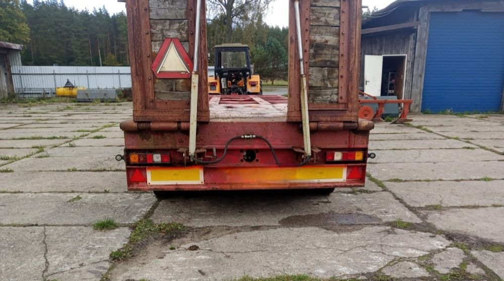 Naczepa niskopodwoziowa do ciągnika