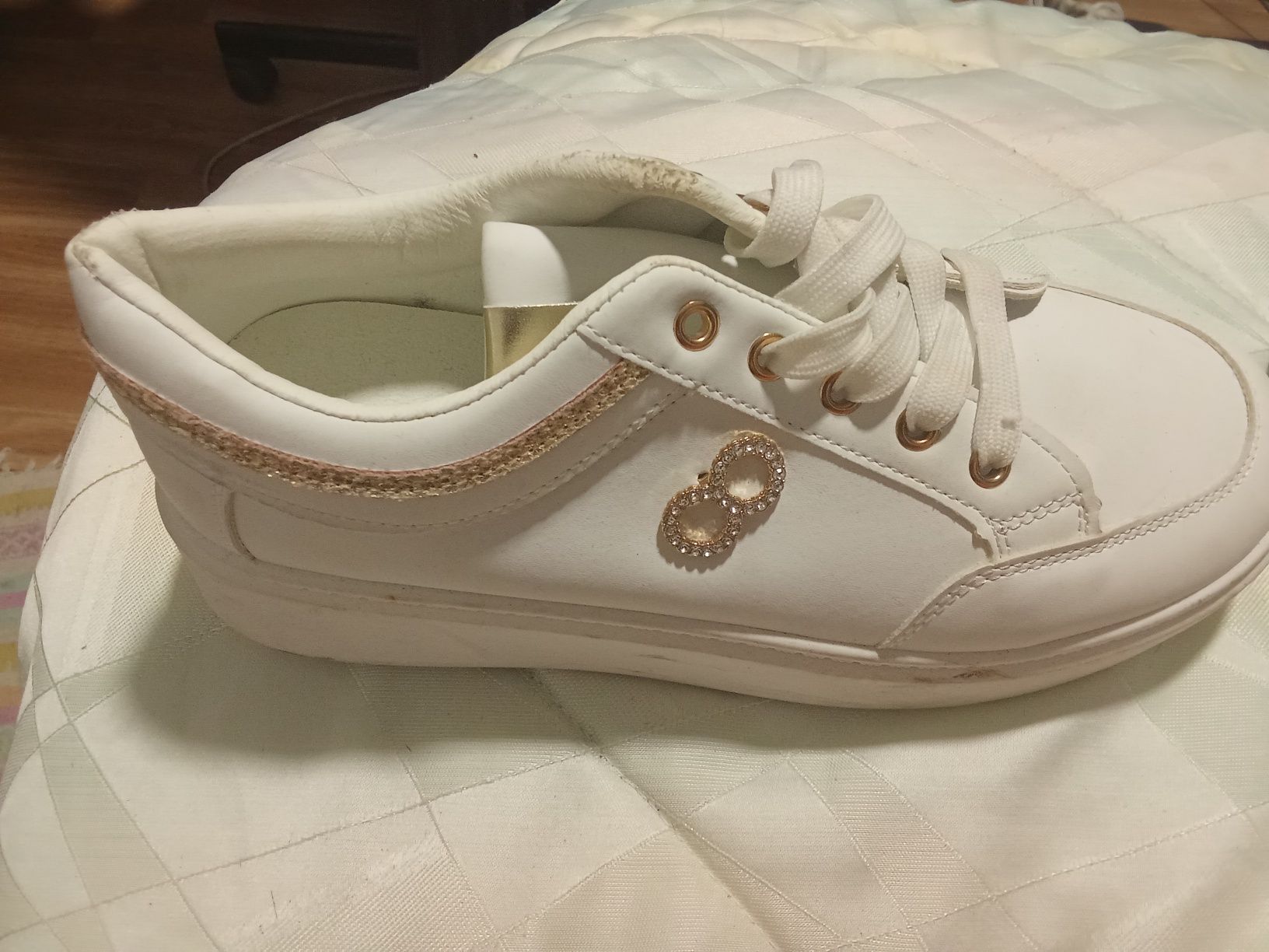 Vendo estás sapatilhas novas