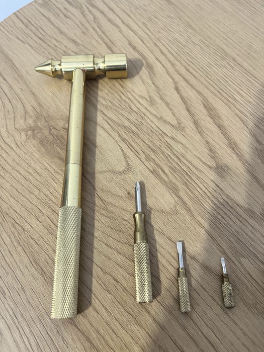 Młotek Mosiężny z Zestawem Mini Śrubokrętów Złoty Multitool