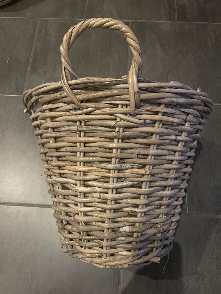Kosz wiklinowy ala oslonka na kwiaty