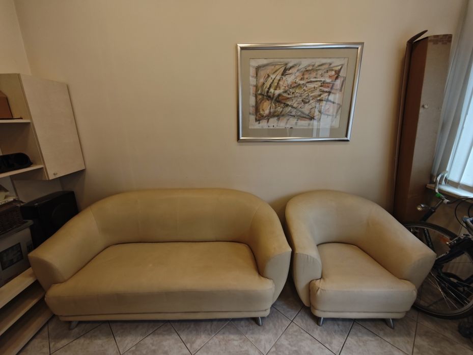 Beżowa sofa i fotel