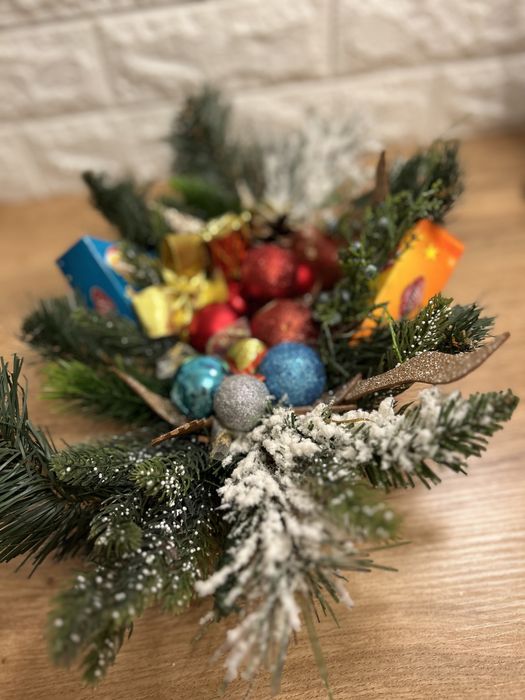 Новорічна прикраса декор на стіл із штучноі ялинки, віночок