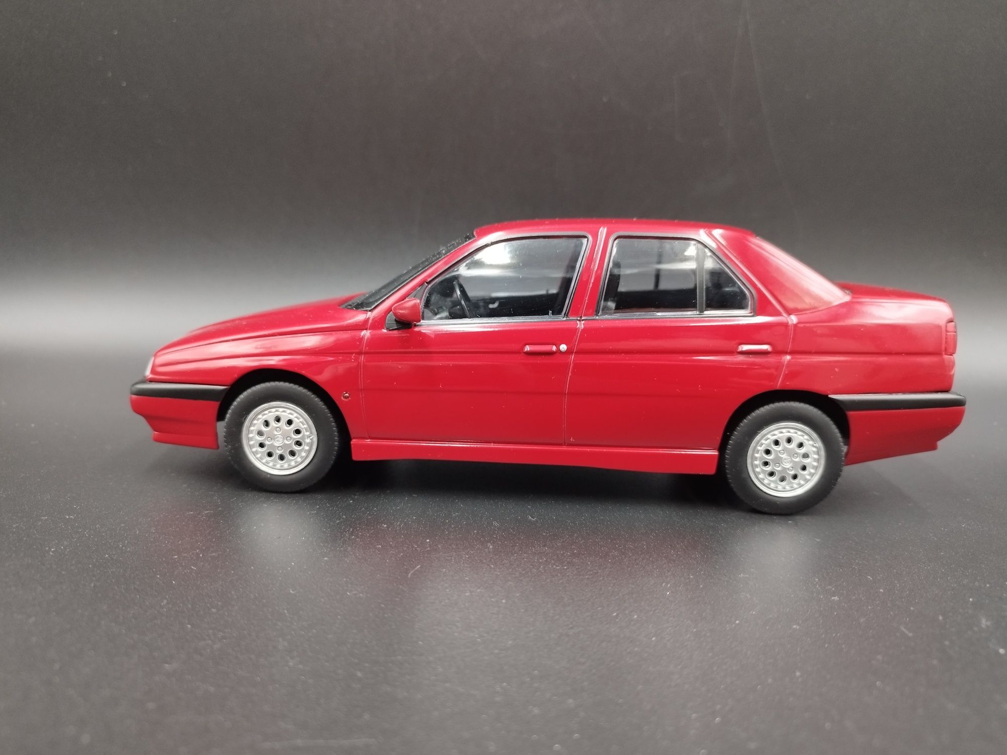 1:18 Triple9 1996 Alfa Romeo 155 Red model