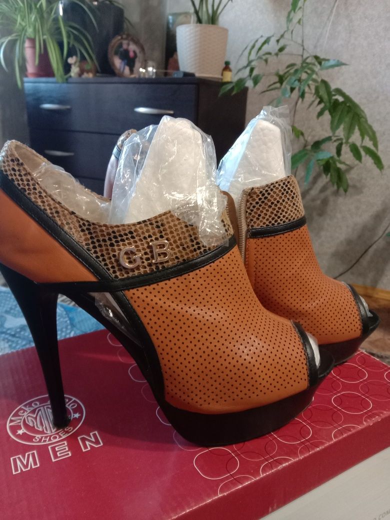 Продам женскую обувь